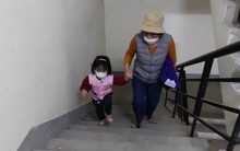 Vụ cháy ở chung cư đông dân nhất Hà Nội: Cư dân kêu trời vì phải đi bộ 39 tầng xuống dưới