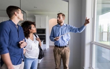 Người môi giới bất động sản tăng thu nhập gấp 10 lần sau 6 năm, kiếm hơn 100 triệu mỗi tháng: Không có bí quyết cao siêu, chỉ 'nằm lòng' 1 kim chỉ nam duy nhất