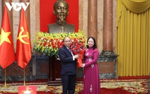 Nguyên Chủ tịch nước Nguyễn Xuân Phúc bàn giao công tác