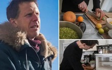 Người đàn ông sống "tối cổ" ở thành phố hiện đại nhất thế giới