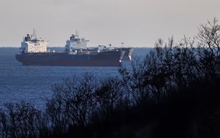 Dầu Nga chính thức bị cấm vận, quốc gia này vui như Tết vì “thời tới cản không kịp”