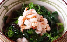 Thứ rau đỏ có tác dụng "bơm máu", khỏe xương, nhưng chuyên gia khuyên 3 nhóm người không nên ăn