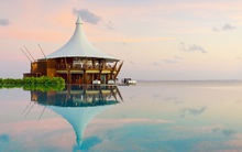 Từ quần đảo heo hút không người ở đến thiên đường ăn chơi thuộc top điểm du lịch hàng đầu thế giới, giá phòng lên đến 2.000 USD/đêm