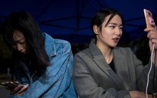 Nghề lạ tạo nên cơn sốt tại đất nước tỷ dân: Chữa lành cấp tốc giữa bối cảnh nhiều áp lực, kinh doanh lời khuyên nhưng thu về hàng trăm triệu đồng, 1 bộ phận người trẻ Việt cũng đang sẵn sàng chi tiền