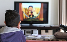 Không cấm con xem tivi, bà mẹ ở TP.HCM áp dụng quy tắc 3 bước: Con chẳng những không nghiện tivi mà còn tự biết kỷ luật