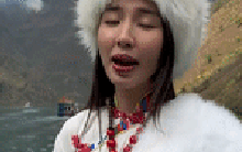 Dòng sông Nho Quế ở Hà Giang có gì hấp dẫn mà khiến Hoa hậu Thùy Tiên ngỡ ngàng ngay khi đặt chân đến?