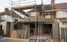 Muốn tự sửa nhà cho tiết kiệm nhưng loay hoay cả năm không xong: Nếu không biết những điều này, tự làm còn tốn kém hơn!