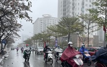 Chuyên gia nói về diễn biến thời tiết nồm ẩm ở miền Bắc