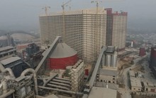 Choáng với 'chung cư lợn' khổng lồ ở làng quê Trung Quốc: Có trung tâm giám sát như NASA, vận hành chính xác ngang dây chuyền sản xuất iPhone của Foxconn