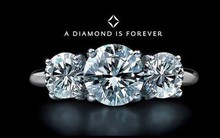 Công ty này chính là tác giả của chiêu marketing "siêu đỉnh", biến thứ đá lấp lánh thành bảo chứng của tình yêu vĩnh hằng