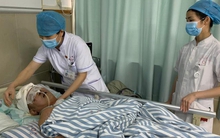 Một nhà 4 người mắc ung thư phổi dù không ai hút thuốc, bác sĩ nhắc nhở 7 nguyên nhân gây bệnh tưởng lạ mà quen