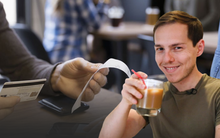 Bí thuật tiết kiệm 99% thu nhập của triệu phú 26 tuổi: Đi ăn ‘cưa đôi’ tiền với bạn gái, nói không với cà phê Starbucks