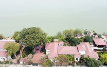 Cận cảnh những công trình như biệt phủ 'mọc' không phép trên đất Cảng Hà Nội