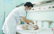 Bệnh viện Nhi trung ương tiếp nhận hơn 1.000 trẻ mắc virus RSV: Dấu hiệu từ những cơn ho nhưng biến chứng nguy hiểm, gây xẹp phổi, ngưng thở bất cứ lúc nào!