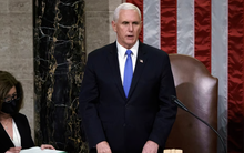 Cựu phó tướng Pence làm điều hiếm thấy với cựu Tổng thống Trump