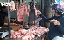Giá thịt lợn hơi tiếp tục giảm: Nguồn cung tăng, sức mua thấp
