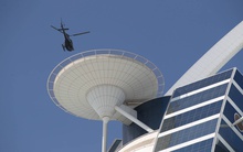 Công trình dát vàng nổi giữa biển ở UAE: Nạm trần bằng pha lê, giá 1 đêm cỡ nửa tỷ đồng