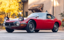 Chiếc xe có hình thù “chẳng giống ai” vô tình trở thành cứu tinh của hãng xe Nhật: Vừa mới ra mắt đã khiến Porsche phải chao đảo