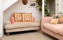 Mách bạn cách khéo để tận dụng không gian bên dưới gầm cầu thang