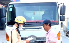 Bấm số thứ tự hai tháng mới đến lượt đăng kiểm, ô tô không dám ra đường vì sợ bị phạt