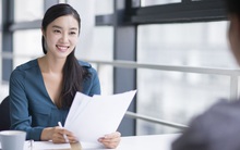 Người phỏng vấn: ‘Trên sa mạc có 10 chai nước thì 9 chai có độc, bạn phải làm sao?’ Ứng viên trả lời đanh thép lập tức được tuyển dụng!