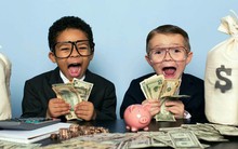 Ngồi nhà kiếm tiền tỷ nhờ dạy cách làm giàu trên Youtube: Ngành mới hái ra tiền của giới trẻ Mỹ và những bí mật đen tối đằng sau