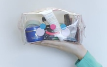 Có gì trong bên trong vali của các nữ tiếp viên hàng không?