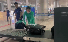 Máy quét hải quan sân bay phát hiện ma tuý, đồ vật cấm như thế nào?