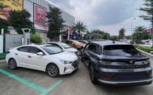 Những ai đỗ xe chiếm trạm sạc thì hãy nhìn hình phạt cực nặng này để rút kinh nghiệm: Cao nhất hơn 50 triệu đồng, thấp nhất cũng mất 6 triệu