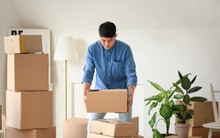 Chuyện người đàn ông có bằng MBA chấp nhận làm công nhân nhà kho lương ‘bèo’ trở thành CEO đế chế thời trang tỷ ‘đô’