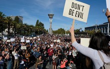 Gạt nước mắt, nhân viên Google viết tâm thư đòi quyền lợi: 'Đừng trở nên xấu xa', chúng tôi phải được thông báo sa thải đàng hoàng và nói lời tạm biệt