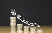 Fed dự báo tăng lãi suất thêm ít nhất 1 lần nữa nhưng chỉ báo do chính ông Powell 'đảm bảo' lại phát tín hiệu hạ lãi suất mạnh mẽ