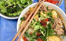Khách Tây tấm tắc khen món ăn quen thuộc của người Việt: Đừng chỉ vì phở mà bỏ lỡ!