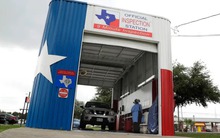 Hàng triệu người tại nước này hối lộ để đăng kiểm mà không cần đem xe tới tận nơi, nhân viên có thể qua mắt hệ thống chỉ bằng chiếc USB