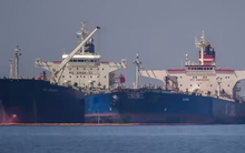 Chiêu "thao túng tâm lý" của Nga: Tuyên bố cắt giảm sản lượng, dầu Nga vẫn chảy mạnh ra thị trường