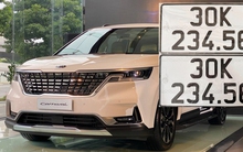 Bốc được biển đẹp, chủ Kia Carnival tại Hà Nội quyết để lại showroom cho mới chờ được giá thì bán