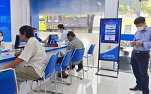 Lo khóa sim, người dân đổ xô đi chuẩn hóa thông tin thuê bao