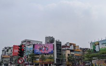 Mỏ vàng quảng cáo ngoài trời (*): Không loại trừ có chống lưng