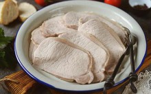 Bác sĩ chia sẻ 5 thực phẩm giúp người bệnh tuyến giáp kiểm soát cân nặng