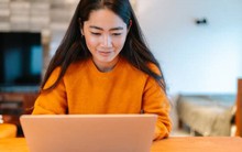 ‘1 người 1 laptop’, cô gái kiếm hơn 40 tỷ đồng trong hơn 1 năm mà không phải đi làm chấm công