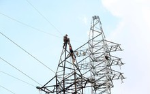 Người dân phải mua điện giá cao do công trình điện chưa bàn giao