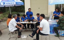 Nhà mạng mở thêm quầy, làm thêm giờ để bớt khóa sim khách hàng