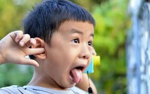 Cha mẹ đặt đủ quy tắc mà con vẫn bướng bỉnh, không nghe lời: Đây chính là cách giúp chúng ta chuyển bại thành thắng!