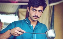 Gây xôn xao cõi mạng chỉ nhờ một bức ảnh chụp trộm, cuộc sống và diện mạo của "anh bán trà đẹp trai nhất thế giới" bây giờ ra sao?