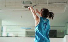 Trung tâm đào tạo bóng rổ của con trai sắp phá sản, người bố “mạnh tay” chi luôn 34 tỷ mua lại: Cách đầu tư sinh lời của người có tiền rất khác biệt!