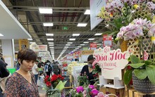 Thị trường quà tặng 8/3: Hàng “độc” lạ, ăn được...