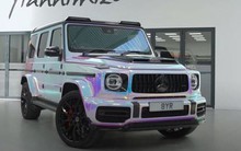 Bé gái 10 tuổi được gia đình tặng Mercedes-AMG G 63, tự tay cầm lái có hẳn Rolls-Royce hộ tống