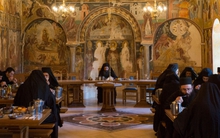 Đối lập với Nữ nhi quốc, đây là nơi chỉ có đàn ông sống: Cấm nữ giới lui tới, khách du lịch ghé thăm phải kiểm tra giới tính