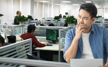 Làm ở công ty gia đình lương 1,5 tỷ/năm, tôi vẫn không trụ nổi vài tháng: Áp lực công việc không 'ác mộng' bằng việc phải 'nhìn trên nhìn dưới'