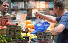 Lạm phát ở châu Âu: Người sống lo vật lộn, người mất 'lo' bị đeo bám